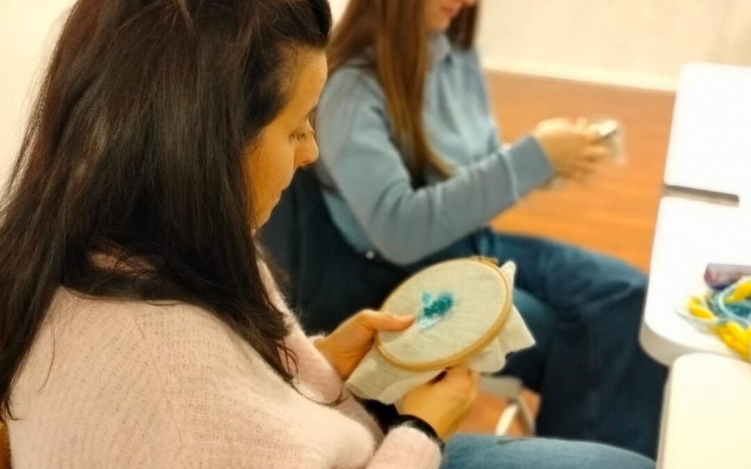 Il tempo lento del ricamo creativo